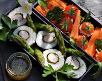 C'est une association de 3 recettes pour Bento pour le repas du midi pendant la pause du travail, de l'école....C'est un menu équilibré et léger.