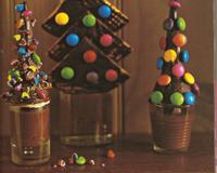 Petites gourmandises, gâteaux pour Noël à base de chocolat et smarties.