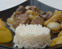 Ca y'est, l'été nous tourne le dos, et les cocottes vont peu à peu remplacer les moules à cakes et les saladiers. Une nouvelle recette à base de rôti de porc. Un succulent…