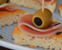 Cake salé au jambon et aux olives pour l'apéritif