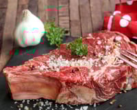 Côte de bœuf barbecue au gros sel