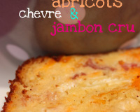 Cake aux abricots, chèvre, jambon et noisettes