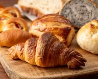 Du pain et des viennoiseries de la veille vendus 50% moins cher : découvrez ce concept anti-gaspillage et économique !