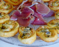 Palmier au chèvre et basilic garni de graines de pavot