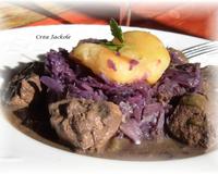 Une recette savoureuse avec des saveurs différentes chou rouge et pommes