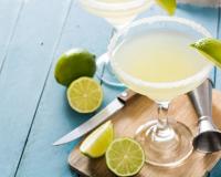 "C’est un cocktail iconique" : une mixologue nous livre ses secrets pour réussir la margarita à la perfection !