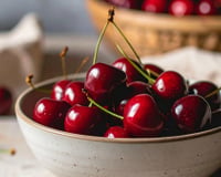 Vous aimez les cerises ? Vous avez raison, elles ont de nombreux bienfaits : un médecin les liste