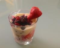 Petite verrine dessert aux fruits rouges et mascarpone.