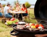 Cette astuce pour laver facilement la grille de son barbecue avec une célèbre boisson !