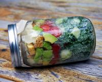 Ces salades en bocaux Mason Jar qui font fureur aux USA : vous connaissez ?