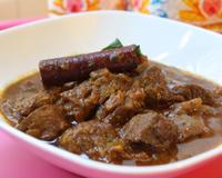 Un curry d'agneau fondant, épicé, au gingembre et à la cannelle.