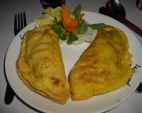 Crêpe jaune croustillante dans laquelle dorment des pousses de sojas, des tranches de porcs et des crevettes (plat très populaire qu'on trouve à chaque coin de rue au…