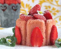 Charlotte aux fraises et biscuits roses de Reims