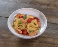 Spaghettis aux crevettes sautées, ail et tomates cerise