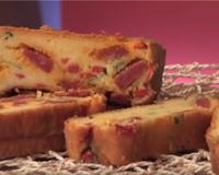 Un classique en matière de cakes salés, le cake au chorizo... Agrémenté d'épices, il n'en sera que meilleur !