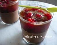 Un classique revisité : la mousse au chocolat. Une mousse au chocolat noir surplombée de framboises, le tout recouvert de la fraîcheur d'une gelée de thé parfumée à la…