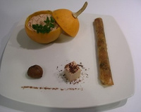 Pommes d'or aux châtaignes et sa crème au foie gras épicée, croustillant aux cèpes