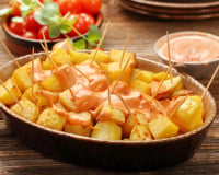 Patatas Bravas : l’astuce imparable pour obtenir des pommes de terre ultra-croustillantes sans friteuse