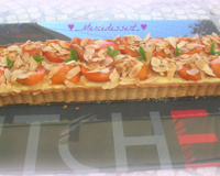 Tarte abricots pochés à la vanille sur crème pâtissière au basilic