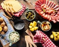 Quelle charcuterie et quel fromage pour accompagner une raclette ?