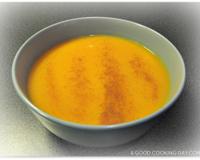 J'adore l'association sucré/salé, il me restait une orange dont je ne savais que faire, je l'ai donc illico accompagnée de carottes, de cannelle, de pomme (!) et voilà…