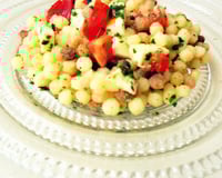 Salade de fregola, mozzarella, tomates et pesto