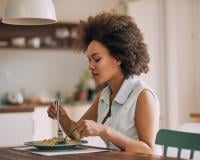 Découvrez la raison improbable pour laquelle on mange nos plats de plus en plus froids !