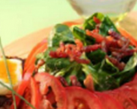 Salade auvergnate à la Vinaigrette bi-phasée à l'huile d'olive vierge extra, vinaigre de vin rouge et moutarde de Dijon