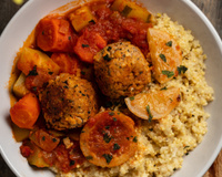 Le couscous aux boulettes façon Denny Imbroisi : un plat réconfortant qui met tout le monde d’accord