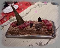 Sous un biscuit ultra léger se niche une petite mousse de panacotta légère à souhait berçant quelques cerises amarena...
