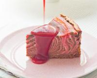 Un cheesecake marbré fraise, vanille et chocolat !