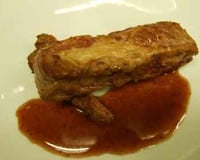 Gigot d'agneau rôti et son jus