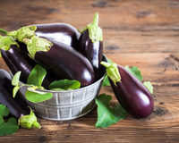 Aubergine Hasselback : la recette gourmande à la mozzarella et au parmesan qui va détrôner vos gratins