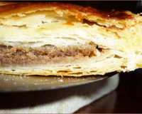 Une galette base pâte feuilletée et frangipane ... celle-ci réalisée à partir d'Amandin et de Pâte de Noix