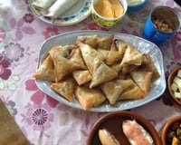Triangle de feuilles de brick farci aux crevettes et gambas