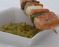 Brochettes de saumon au guacamole