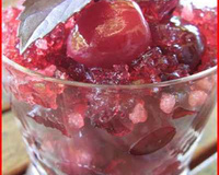 Cerises pochées au Muscat en gelée de basilic