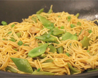 Nouilles chinoises sautées aux haricots plats