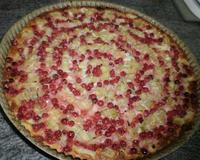 Un mélange savoureux... Une tarte à la rhubarbe et aux groseilles. De saison !