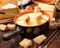 Une Tomme de Savoie ... des restes de fromages et de charcuterie ... Un pain rustique maison tout frais ... la neige qui tombe au dehors ... Tout est réuni pour se préparer…
