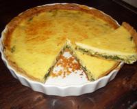 Pour ceux qui n'aiment pas les épinards ils seront ravi de découvrir une quiche simple à faire en entrées avec une pâte feuilletée croustillante et des épinards goûteux.