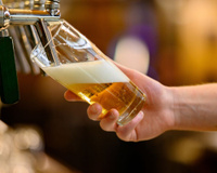 L'alcool est interdit sur le lieu de travail, à part pour ces 4 boissons alcoolisées : voici pourquoi