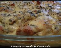 Un succulent plat bien complet, avec des pommes de terre bien fondantes, des aiguillettes de poulet, arrosé de crème et le tout recouvert de Bresse de bleu. Un bon plat…
