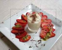 Carpaccio de fraises aux fruits de la passion et mousse chocolat blanc
