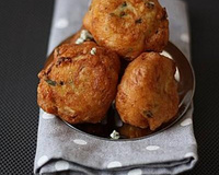 Beignets d'asperges au roquefort