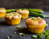 Ni poêle, ni cocotte : ces œufs cuits dans des moules à muffins vont surprendre vos invités pour l’apéro !