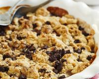 Quoi de mieux qu'un bon dessert fruité et chocolaté ! Un crumble de poires fondantes légèrement parfumées à la cannelle surmonté d'une couche croustillante et chocolatée...un…