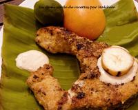 Du poisson pané et une sauce mayonnaise, curry et banane.