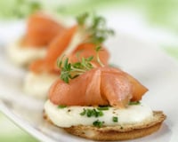 Toasts de saumon de Norvège fumé à la mozzarella