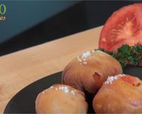 De jolis et délicieux beignets de tomates à partager ! Avec une pâte à brioche achetée chez votre boulanger, ces beignets se préparent en quelques minutes !